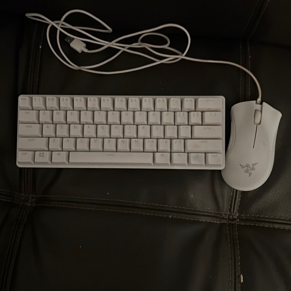 I’m selling a keyboard the brand is Razor huntsman mini!